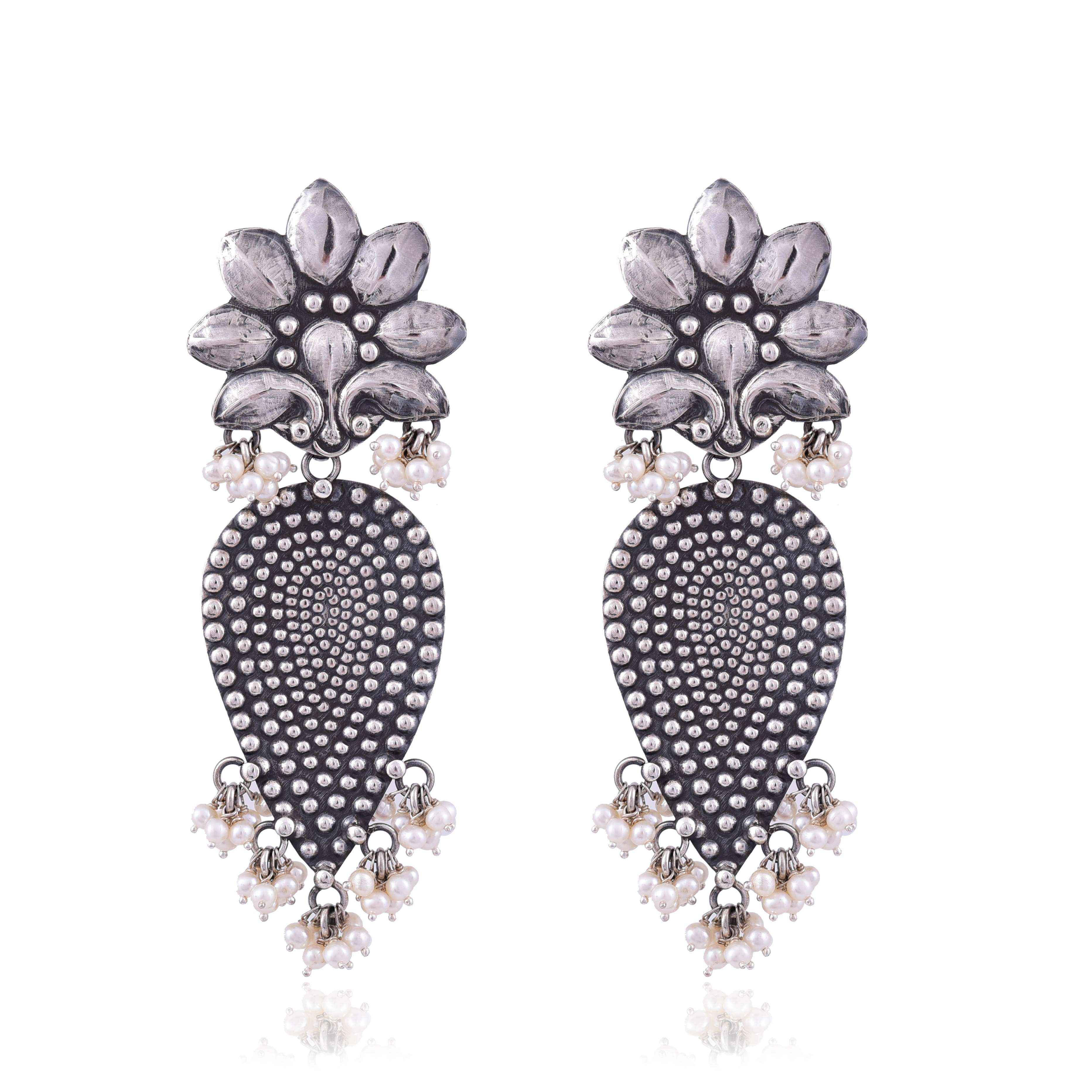 Silver oxidised dotted pattern pearl earring :SKU5816